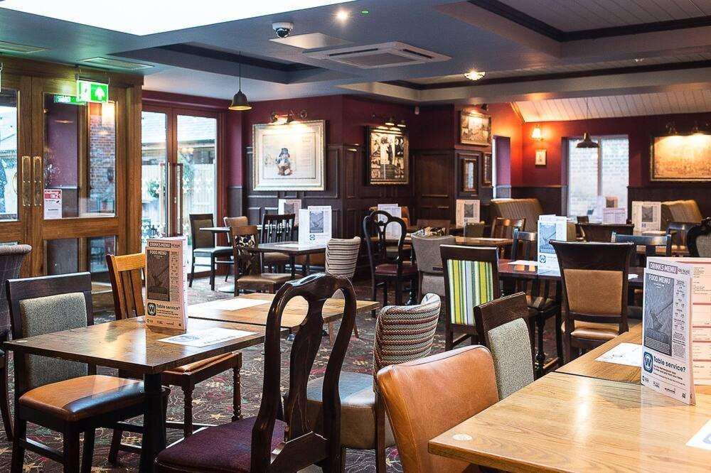 The Hatchet Inn Wetherspoon Νιούμπερι Εξωτερικό φωτογραφία